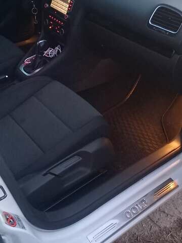 Белый Фольксваген Гольф, объемом двигателя 1.39 л и пробегом 225 тыс. км за 8299 $, фото 7 на Automoto.ua