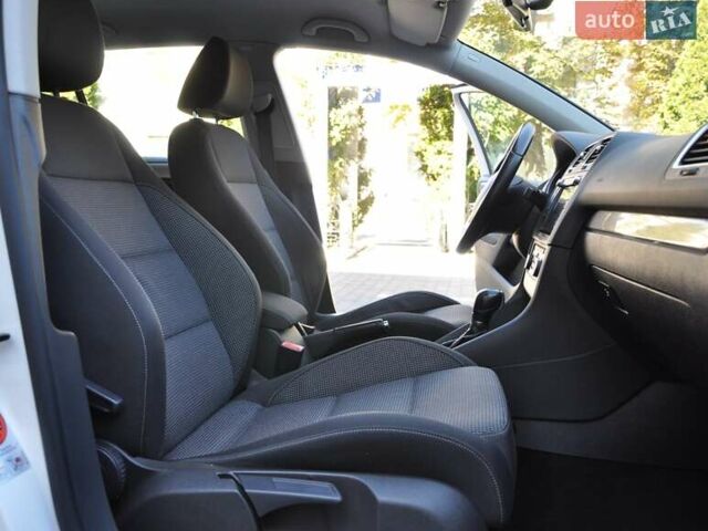 Белый Фольксваген Гольф, объемом двигателя 1.39 л и пробегом 132 тыс. км за 8800 $, фото 21 на Automoto.ua