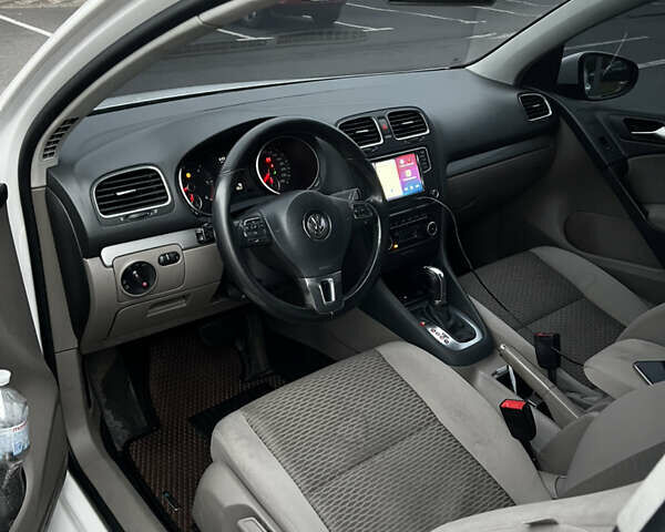 Білий Фольксваген Гольф, об'ємом двигуна 1.6 л та пробігом 294 тис. км за 7800 $, фото 7 на Automoto.ua