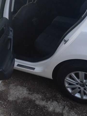 Белый Фольксваген Гольф, объемом двигателя 1.39 л и пробегом 225 тыс. км за 8299 $, фото 4 на Automoto.ua