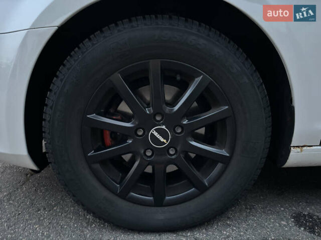 Белый Фольксваген Гольф, объемом двигателя 1.2 л и пробегом 146 тыс. км за 7900 $, фото 8 на Automoto.ua