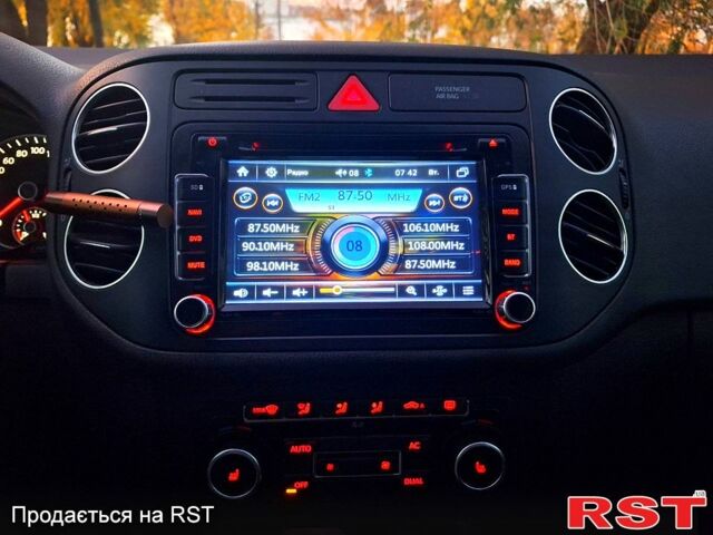 Белый Фольксваген Гольф, объемом двигателя 1.6 л и пробегом 16600 тыс. км за 9300 $, фото 6 на Automoto.ua