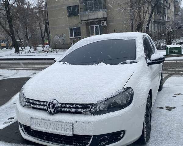 Белый Фольксваген Гольф, объемом двигателя 1.6 л и пробегом 202 тыс. км за 7900 $, фото 1 на Automoto.ua