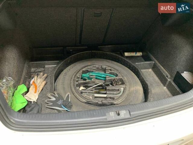 Білий Фольксваген Гольф, об'ємом двигуна 1.6 л та пробігом 241 тис. км за 6800 $, фото 6 на Automoto.ua