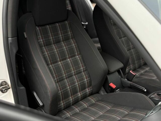 Білий Фольксваген Гольф, об'ємом двигуна 2 л та пробігом 227 тис. км за 9999 $, фото 23 на Automoto.ua