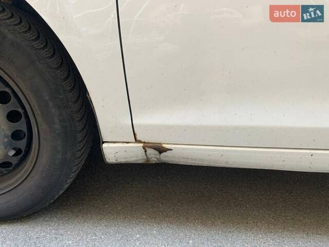 Білий Фольксваген Гольф, об'ємом двигуна 1.6 л та пробігом 241 тис. км за 6800 $, фото 11 на Automoto.ua