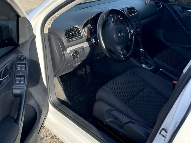 Белый Фольксваген Гольф, объемом двигателя 1.6 л и пробегом 175 тыс. км за 10000 $, фото 6 на Automoto.ua