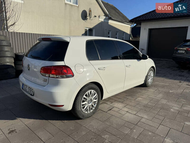 Белый Фольксваген Гольф, объемом двигателя 1.6 л и пробегом 247 тыс. км за 8800 $, фото 4 на Automoto.ua