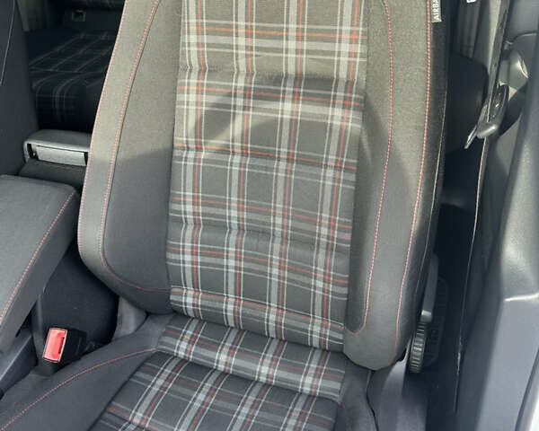 Белый Фольксваген Гольф, объемом двигателя 1.98 л и пробегом 173 тыс. км за 9990 $, фото 13 на Automoto.ua