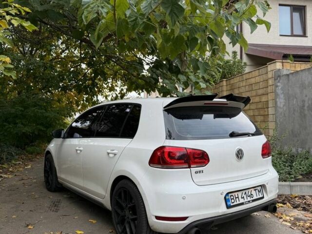 Белый Фольксваген Гольф, объемом двигателя 2 л и пробегом 218 тыс. км за 10000 $, фото 2 на Automoto.ua