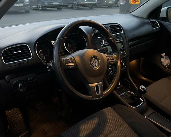 Білий Фольксваген Гольф, об'ємом двигуна 1.6 л та пробігом 265 тис. км за 7900 $, фото 9 на Automoto.ua