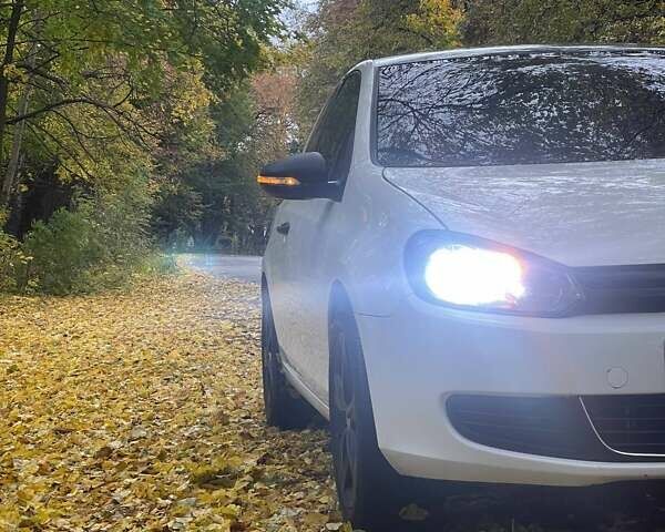 Белый Фольксваген Гольф, объемом двигателя 1.6 л и пробегом 202 тыс. км за 7900 $, фото 2 на Automoto.ua