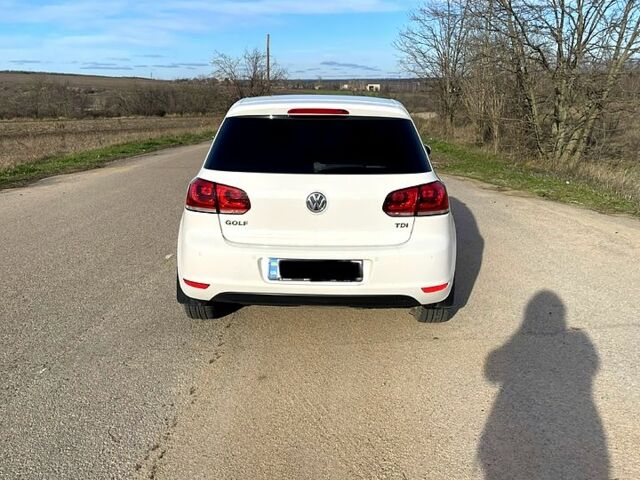 Белый Фольксваген Гольф, объемом двигателя 1.6 л и пробегом 175 тыс. км за 10000 $, фото 2 на Automoto.ua