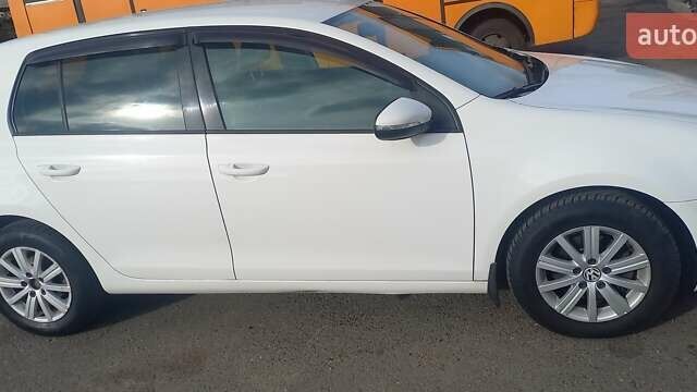 Белый Фольксваген Гольф, объемом двигателя 1.39 л и пробегом 225 тыс. км за 8299 $, фото 5 на Automoto.ua