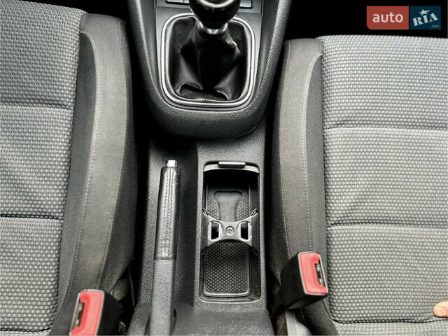 Белый Фольксваген Гольф, объемом двигателя 1.6 л и пробегом 214 тыс. км за 8300 $, фото 42 на Automoto.ua