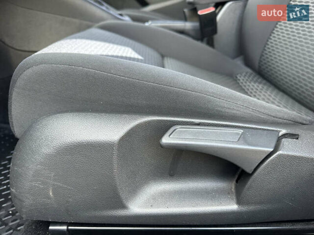 Белый Фольксваген Гольф, объемом двигателя 1.6 л и пробегом 188 тыс. км за 8600 $, фото 20 на Automoto.ua