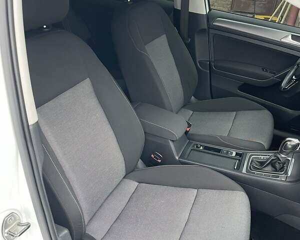 Белый Фольксваген Гольф, объемом двигателя 1.4 л и пробегом 162 тыс. км за 11999 $, фото 23 на Automoto.ua