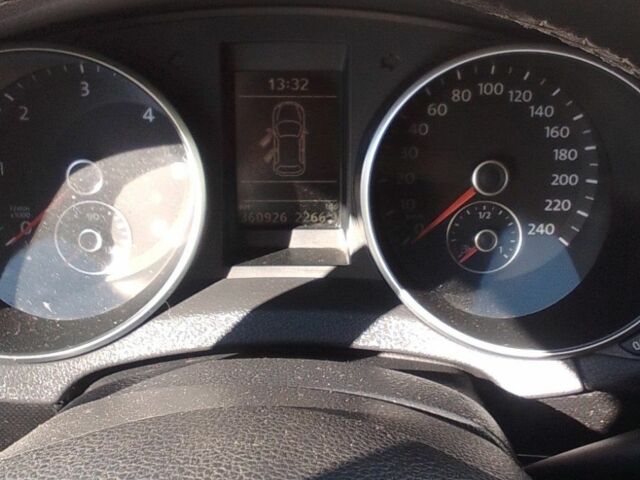 Білий Фольксваген Гольф, об'ємом двигуна 1.6 л та пробігом 360 тис. км за 8000 $, фото 5 на Automoto.ua