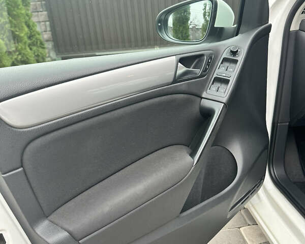 Білий Фольксваген Гольф, об'ємом двигуна 1.6 л та пробігом 248 тис. км за 7400 $, фото 9 на Automoto.ua