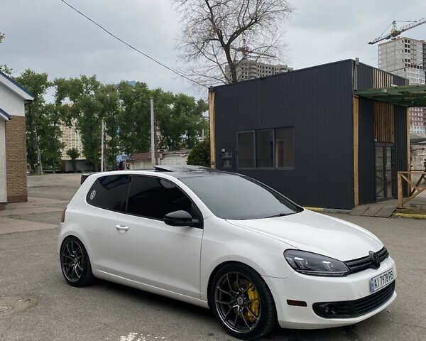 Белый Фольксваген Гольф, объемом двигателя 2.5 л и пробегом 149 тыс. км за 11500 $, фото 6 на Automoto.ua