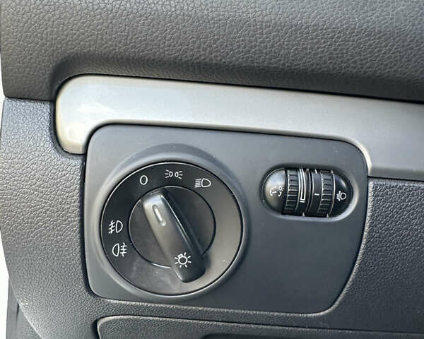 Белый Фольксваген Гольф, объемом двигателя 1.6 л и пробегом 188 тыс. км за 8600 $, фото 22 на Automoto.ua