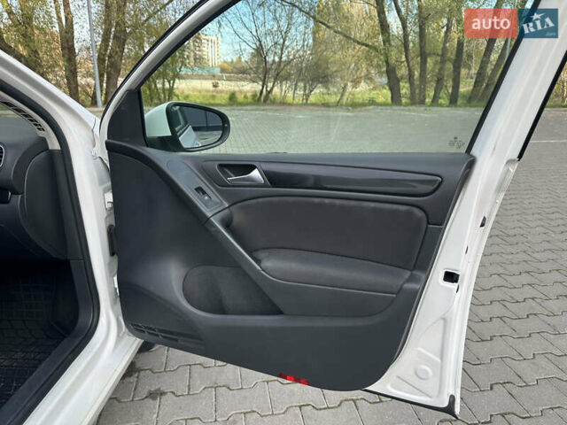 Белый Фольксваген Гольф, объемом двигателя 1.39 л и пробегом 176 тыс. км за 8800 $, фото 24 на Automoto.ua