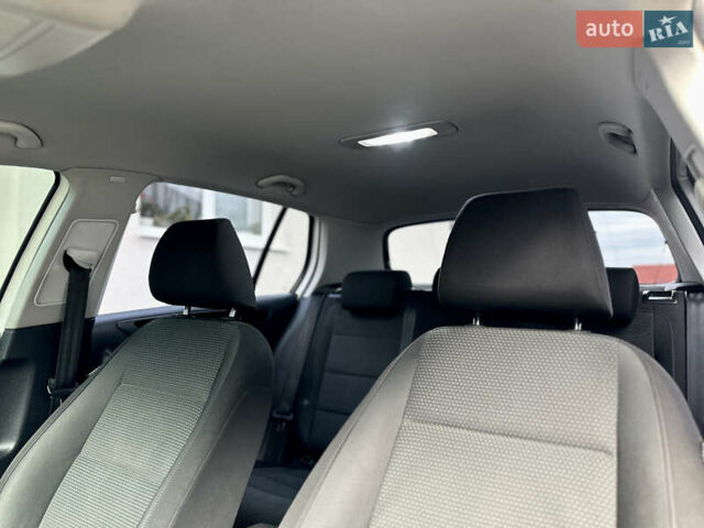 Белый Фольксваген Гольф, объемом двигателя 1.6 л и пробегом 214 тыс. км за 8300 $, фото 52 на Automoto.ua