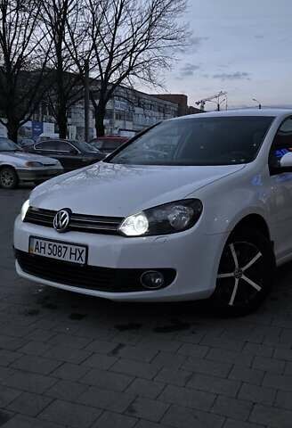 Белый Фольксваген Гольф, объемом двигателя 1.6 л и пробегом 213 тыс. км за 7600 $, фото 1 на Automoto.ua