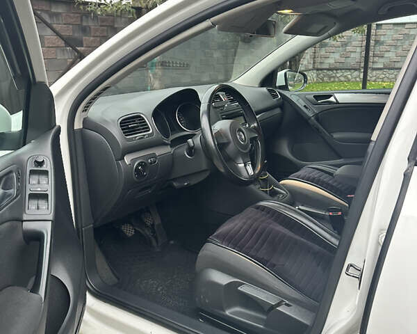 Білий Фольксваген Гольф, об'ємом двигуна 1.6 л та пробігом 248 тис. км за 7400 $, фото 13 на Automoto.ua