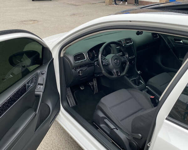 Белый Фольксваген Гольф, объемом двигателя 2.5 л и пробегом 149 тыс. км за 11500 $, фото 8 на Automoto.ua