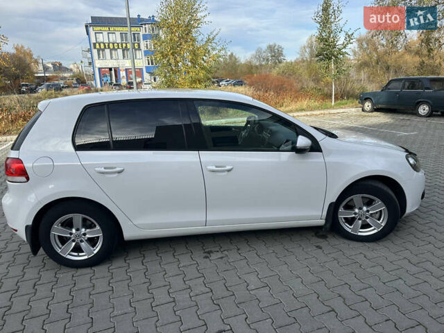 Белый Фольксваген Гольф, объемом двигателя 1.39 л и пробегом 176 тыс. км за 8800 $, фото 4 на Automoto.ua