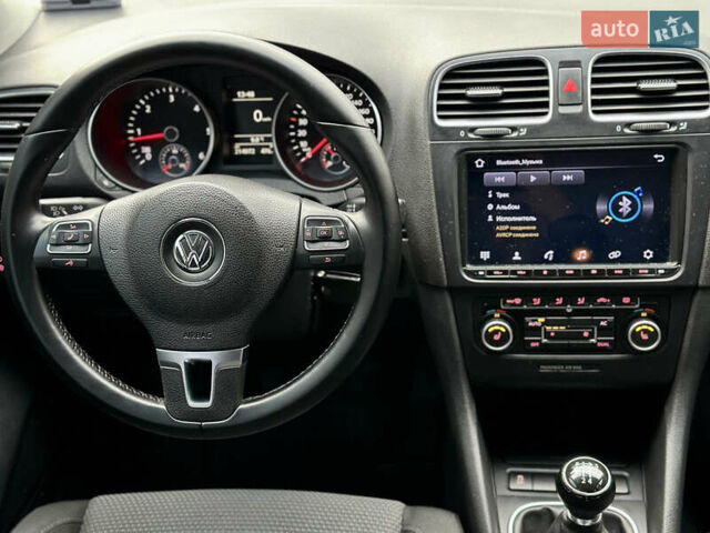 Белый Фольксваген Гольф, объемом двигателя 1.6 л и пробегом 214 тыс. км за 8300 $, фото 39 на Automoto.ua
