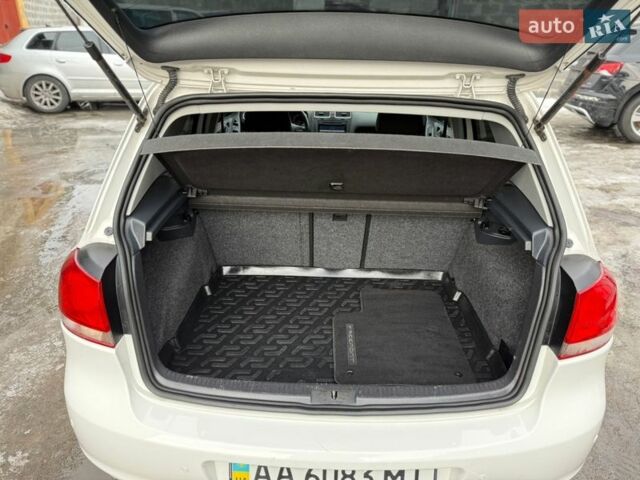 Білий Фольксваген Гольф, об'ємом двигуна 1.6 л та пробігом 280 тис. км за 8200 $, фото 12 на Automoto.ua