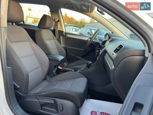 Білий Фольксваген Гольф, об'ємом двигуна 2.48 л та пробігом 190 тис. км за 9800 $, фото 15 на Automoto.ua