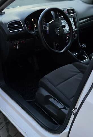 Белый Фольксваген Гольф, объемом двигателя 1.6 л и пробегом 213 тыс. км за 7600 $, фото 6 на Automoto.ua