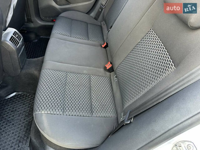 Белый Фольксваген Гольф, объемом двигателя 1.6 л и пробегом 188 тыс. км за 8600 $, фото 16 на Automoto.ua