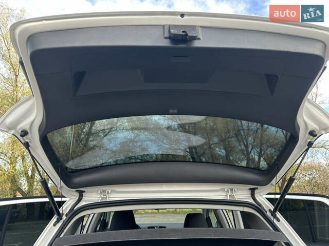 Белый Фольксваген Гольф, объемом двигателя 1.39 л и пробегом 176 тыс. км за 8800 $, фото 36 на Automoto.ua