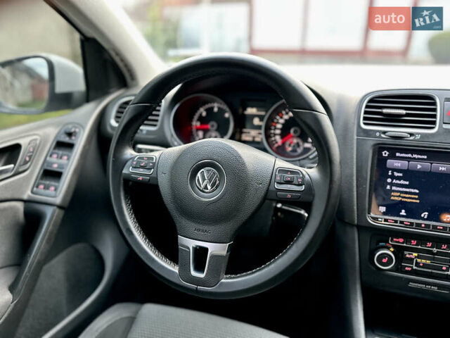 Белый Фольксваген Гольф, объемом двигателя 1.6 л и пробегом 214 тыс. км за 8300 $, фото 41 на Automoto.ua