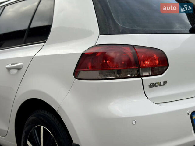 Белый Фольксваген Гольф, объемом двигателя 1.6 л и пробегом 214 тыс. км за 8300 $, фото 4 на Automoto.ua