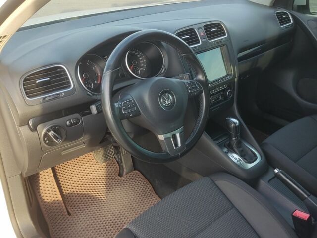 Белый Фольксваген Гольф, объемом двигателя 1.4 л и пробегом 152 тыс. км за 9800 $, фото 4 на Automoto.ua