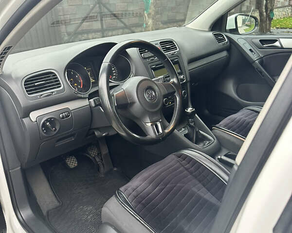 Білий Фольксваген Гольф, об'ємом двигуна 1.6 л та пробігом 248 тис. км за 7400 $, фото 8 на Automoto.ua