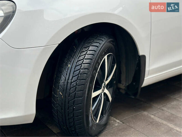 Белый Фольксваген Гольф, объемом двигателя 1.6 л и пробегом 214 тыс. км за 8300 $, фото 16 на Automoto.ua