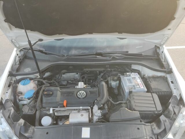 Белый Фольксваген Гольф, объемом двигателя 1.4 л и пробегом 152 тыс. км за 9800 $, фото 6 на Automoto.ua