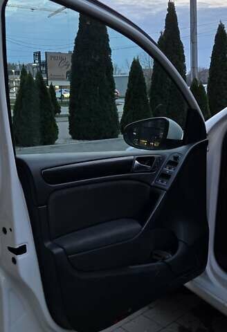 Белый Фольксваген Гольф, объемом двигателя 1.6 л и пробегом 213 тыс. км за 7600 $, фото 5 на Automoto.ua