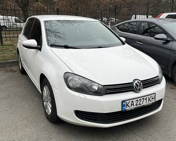 Белый Фольксваген Гольф, объемом двигателя 1.39 л и пробегом 161 тыс. км за 9000 $, фото 1 на Automoto.ua