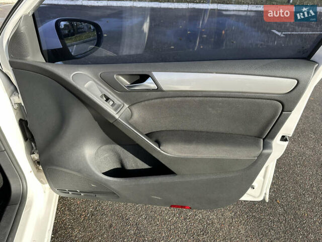 Белый Фольксваген Гольф, объемом двигателя 1.6 л и пробегом 188 тыс. км за 8600 $, фото 11 на Automoto.ua