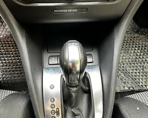 Белый Фольксваген Гольф, объемом двигателя 1.6 л и пробегом 225 тыс. км за 7950 $, фото 11 на Automoto.ua