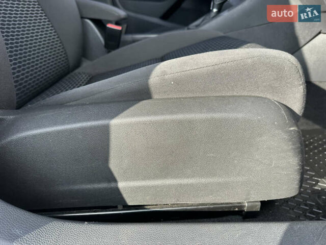 Белый Фольксваген Гольф, объемом двигателя 1.6 л и пробегом 188 тыс. км за 8600 $, фото 13 на Automoto.ua