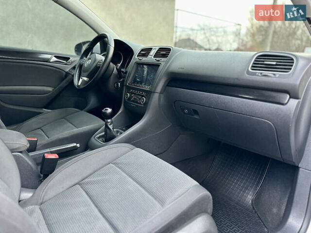 Белый Фольксваген Гольф, объемом двигателя 1.6 л и пробегом 214 тыс. км за 8300 $, фото 47 на Automoto.ua