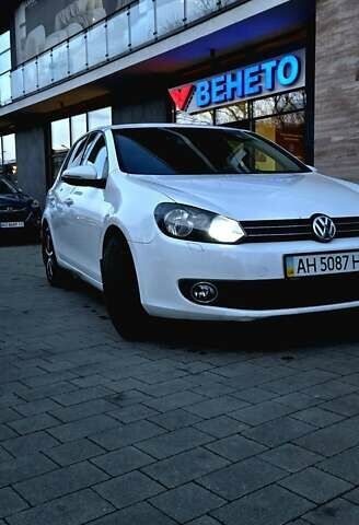 Белый Фольксваген Гольф, объемом двигателя 1.6 л и пробегом 213 тыс. км за 7600 $, фото 2 на Automoto.ua